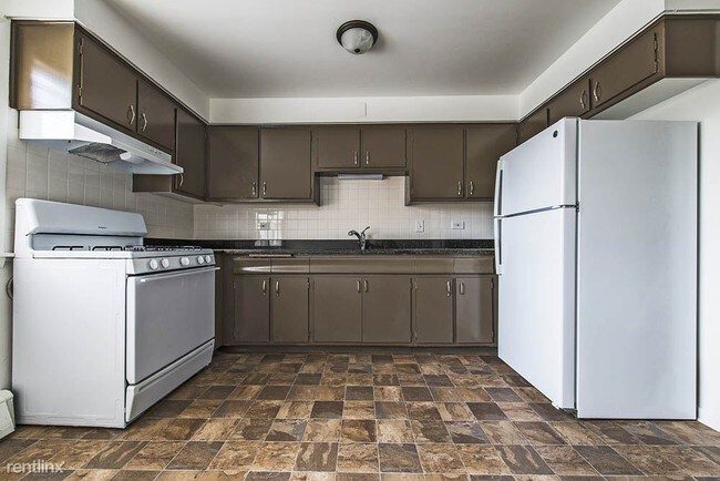 Building Photo - 2 br, 1 bath Apartment - 14119 S Tracy Ave