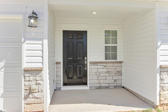 Building Photo - 3040 Willow Rd