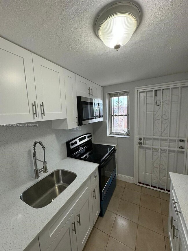Foto del edificio - 3490 SW 9th St