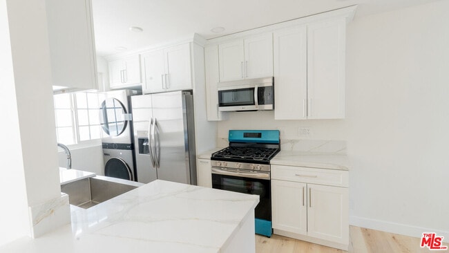 Building Photo - 835 S Sherbourne Dr