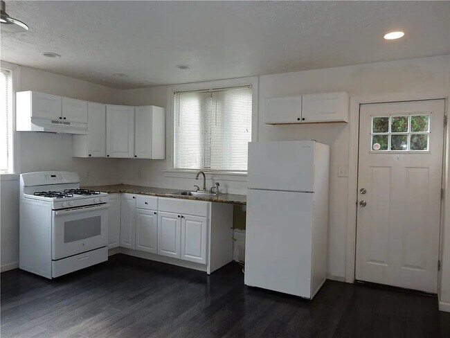 Building Photo - 2408 Eiler Ave