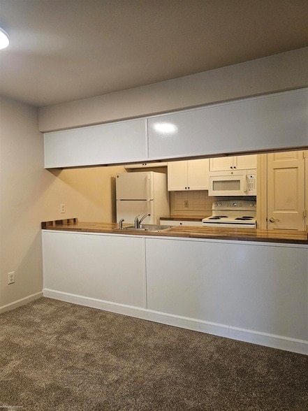 Foto del edificio - 29936 Utica Rd