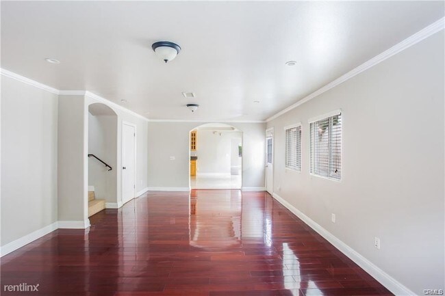 Building Photo - 4 br, 3 bath Condo - 1339 Otterbein Ave