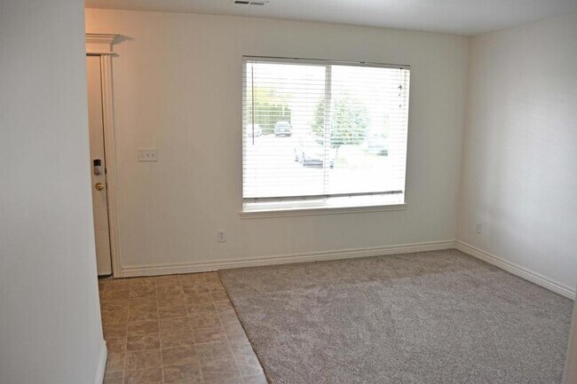 Building Photo - 451 W 730S