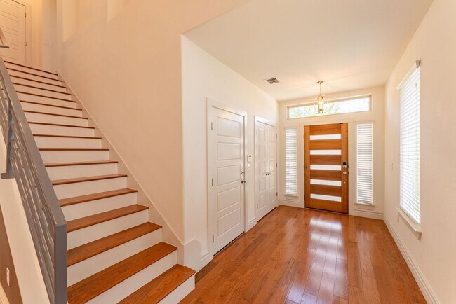 Building Photo - Live Smart in Austin: Stunning 3-Bedroom H...