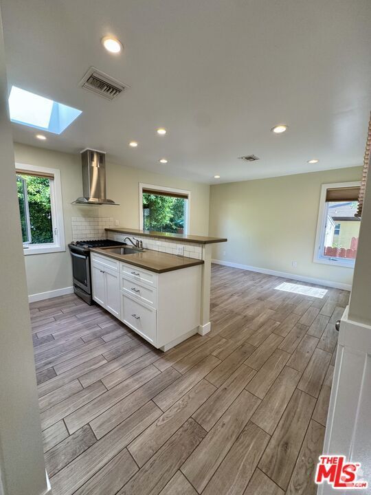 Building Photo - 10740 Aqua Vista St