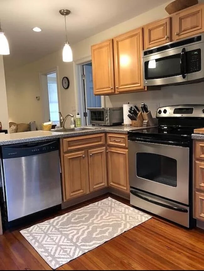 Building Photo - 91 Saugatuck Ave