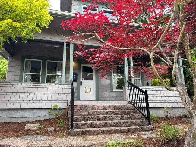 Foto del edificio - Charming 2-Bedroom Home on Large Lot – Fre...