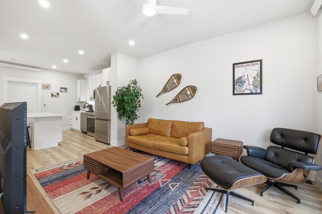 Foto del edificio - 224 Westwoods Dr