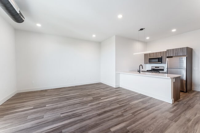 Building Photo - 55 Washington St