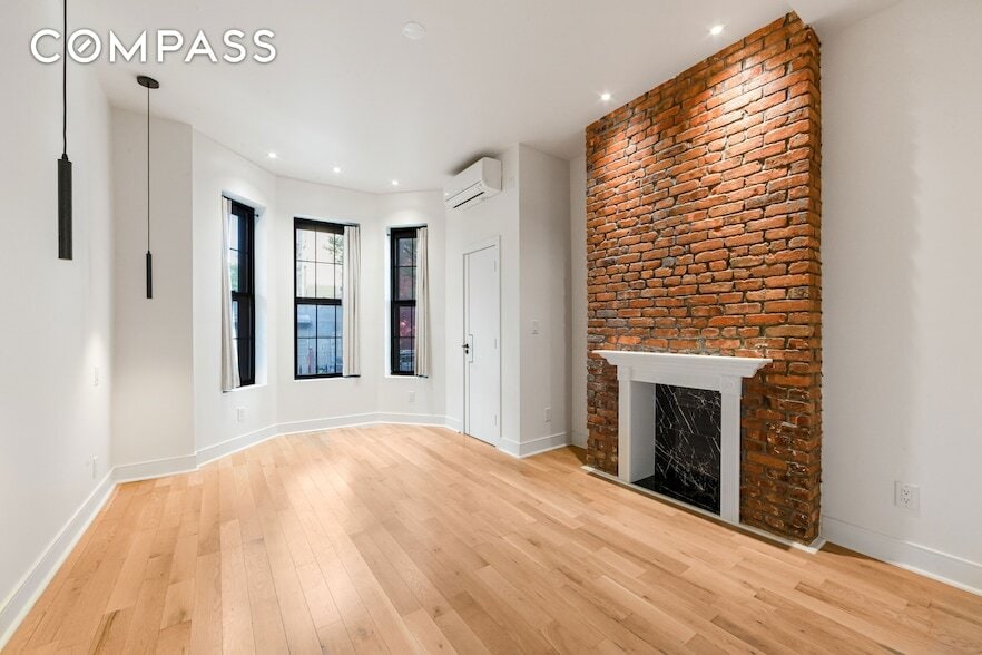 Primary Photo - 152 N 10th St