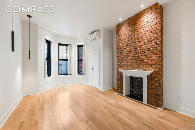 Building Photo - 152 N 10th St