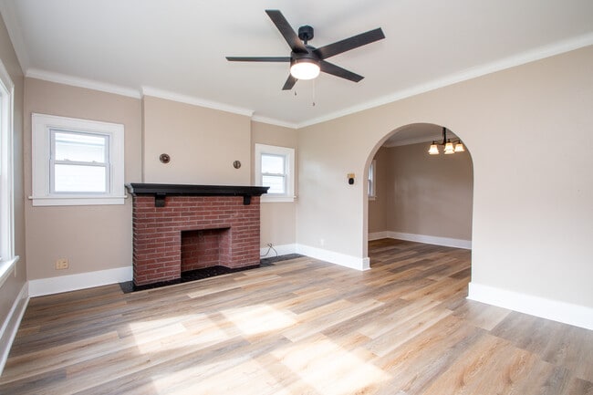 Building Photo - 3415 N California Ave