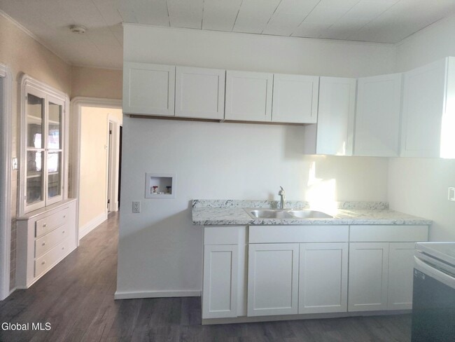 Building Photo - 1008 Helderberg Ave