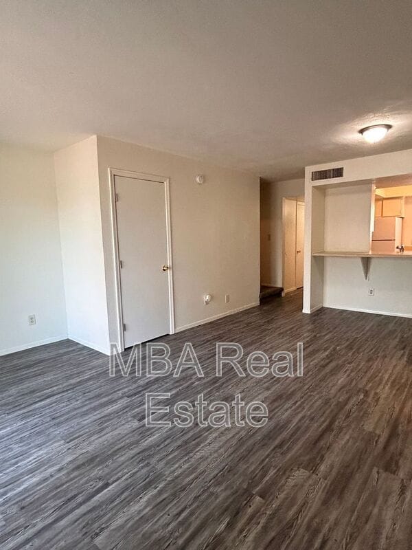 Building Photo - 2832 E Le Marche Ave