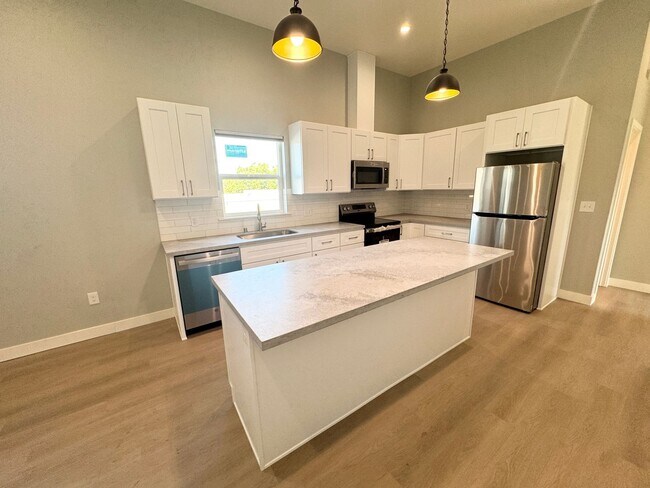 Foto del edificio - Executive Fully Upgraded Condo in Downtown Livermore
