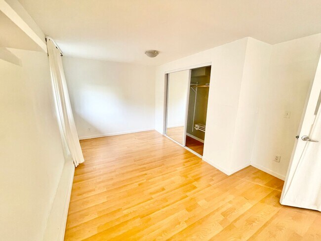 Foto del edificio - Beautiful 3 Bed / 2 Bath Sunset/Parkside H...