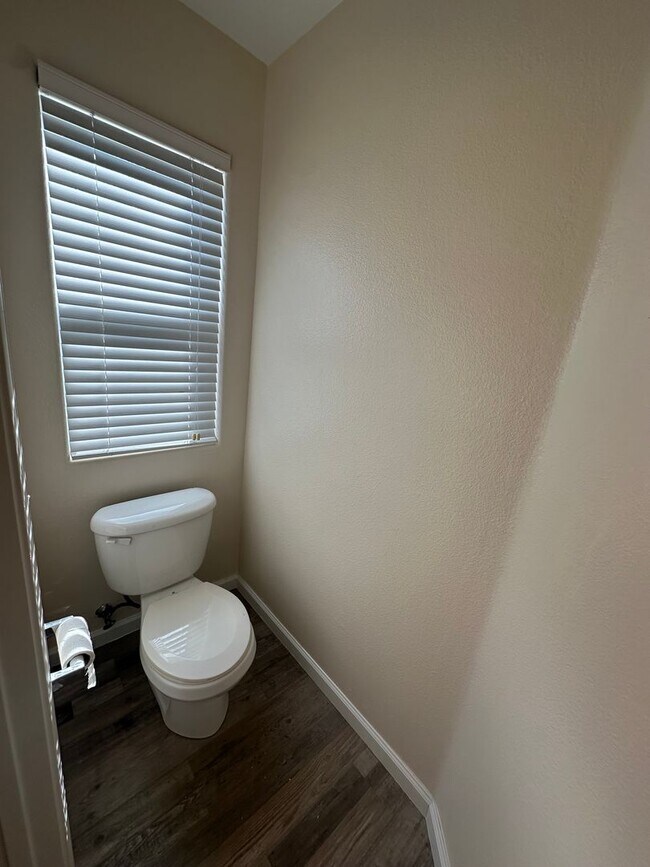 Foto del edificio - Immaculate NW Visalia home for rent coming...