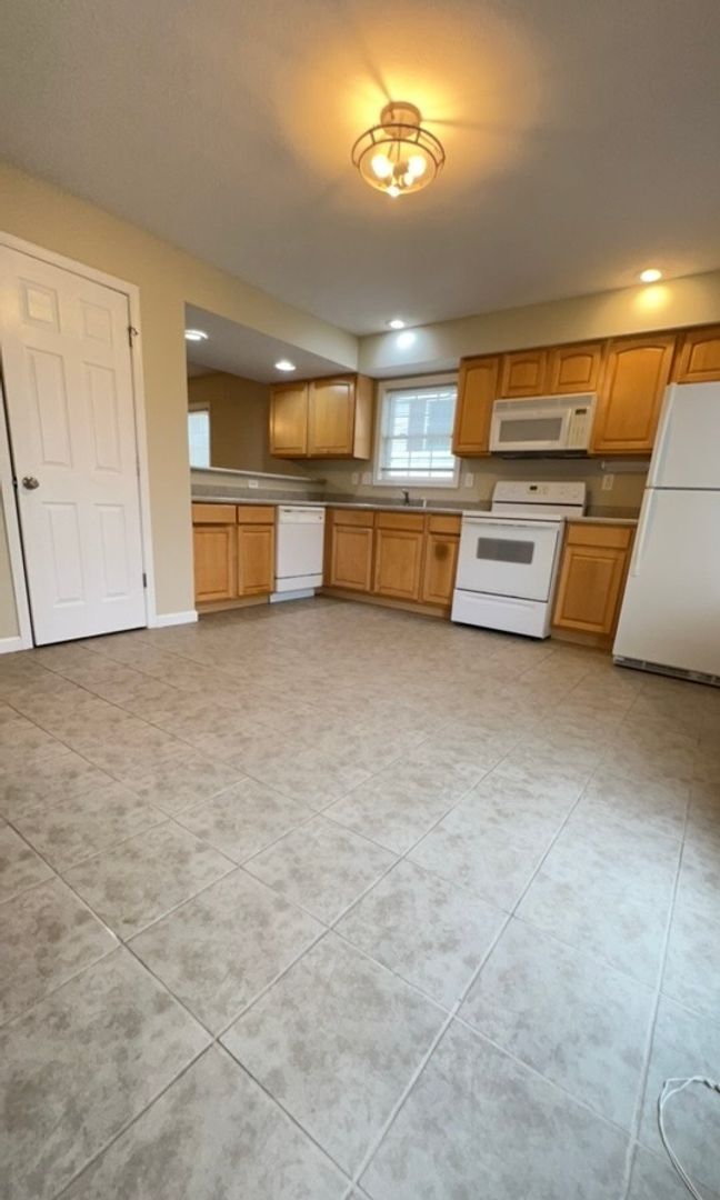 Building Photo - Available July 2026!!  Monthly Rent $1,895