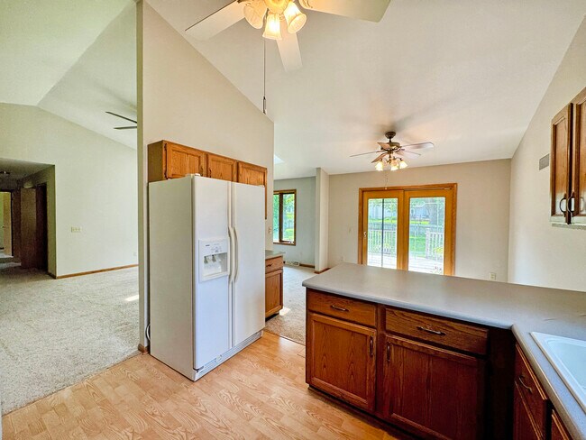 Foto del edificio - 5807 Black Walnut Dr