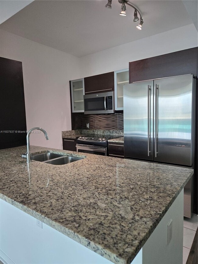 Building Photo - 950 Brickell Bay Dr