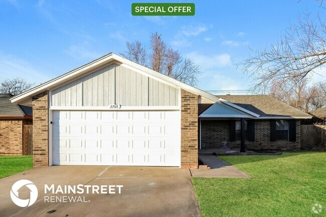 Building Photo - 2705 Fairfield Dr