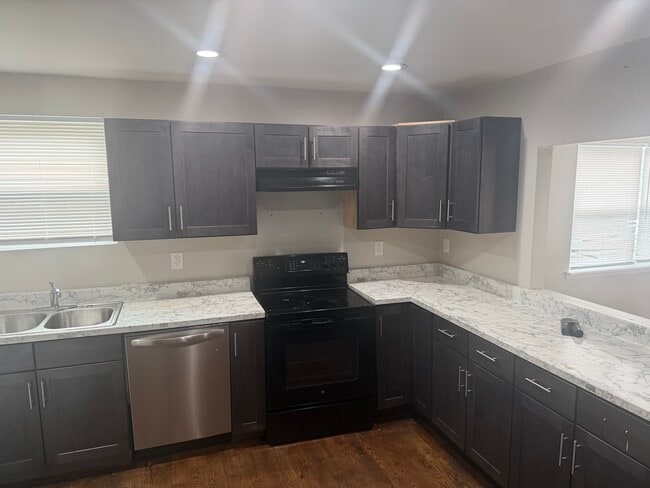 Foto del edificio - 433 Bridle Trace Dr