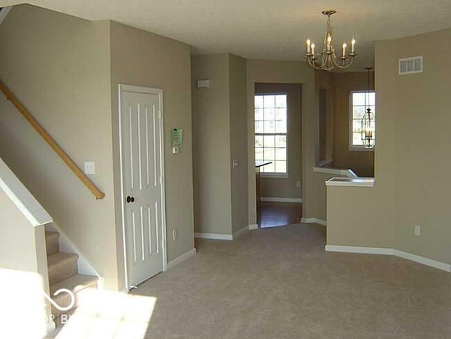 Building Photo - 3540 N Golden Gate Dr