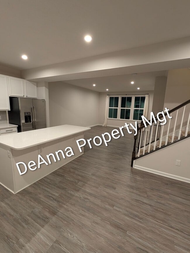 Foto del edificio - Luxury -3 bedroom Townhome. Avon, Oh.