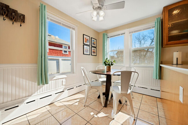 Foto del edificio - Seaside Serenity: Charming 2BR Escape | Pa...