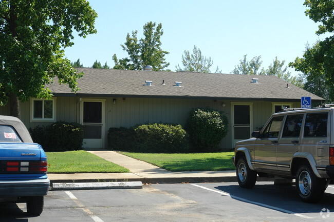 Building Photo - Lincoln Senior Apartments