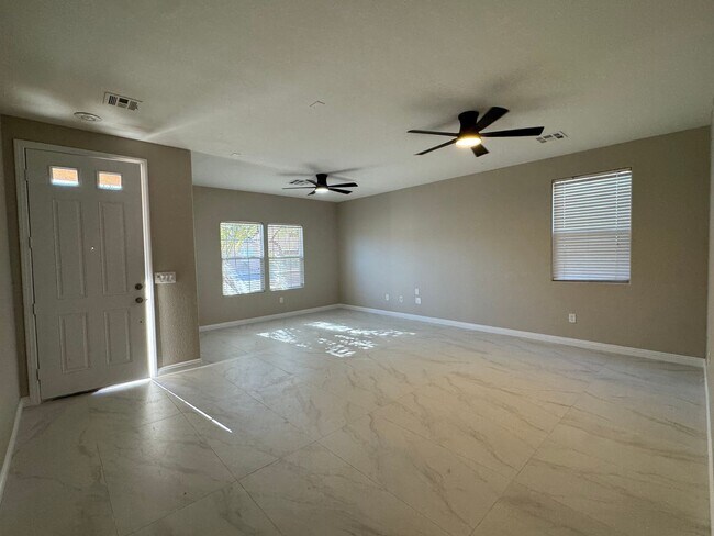 Foto del edificio - Great 1 story home 4br, 2bath, 3cg