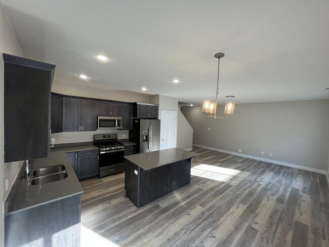 Building Photo - Cedar Townhome