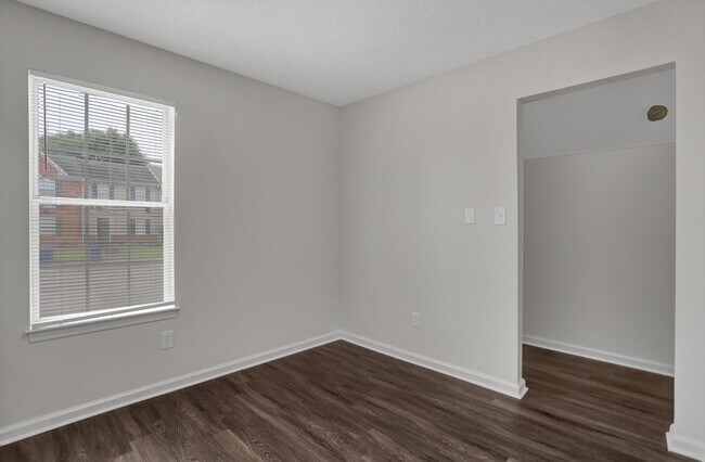 Building Photo - Pre-Leasing Now 3 bedroom townhome with fe...