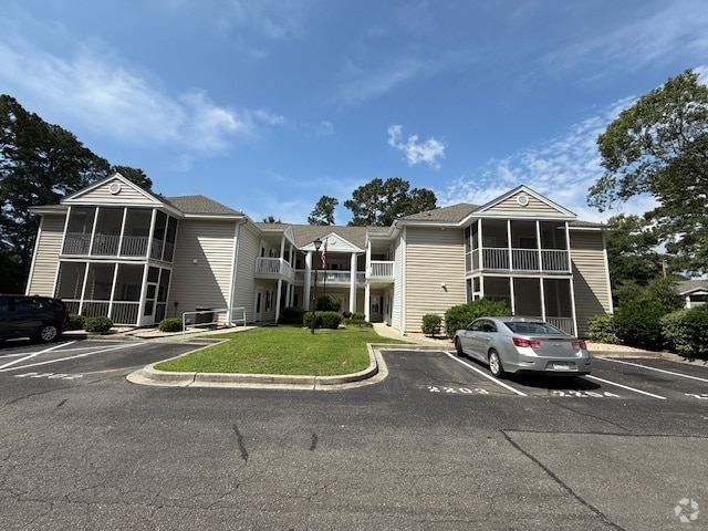 Building Photo - 2209 Sweetwater Blvd