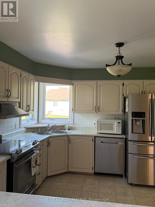 Building Photo - 128 Limoges Rd