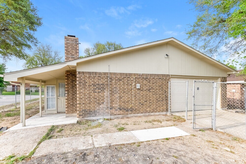 Primary Photo - 2942 San Diego Dr