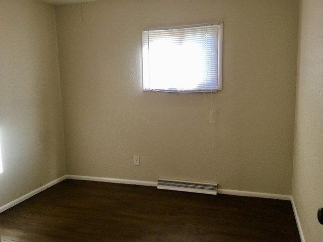 Building Photo - 1810 S Twyckenham Dr