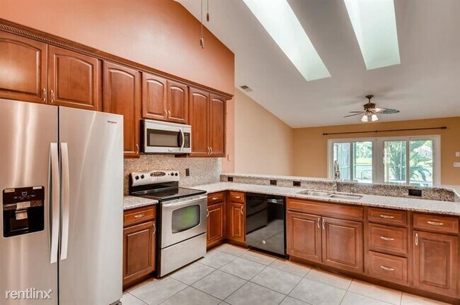 Foto del edificio - 3 br, 2 bath House - 12811 Forestedge Circ...