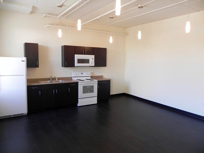 Building Photo - New! Affordable! Downtown Loft!