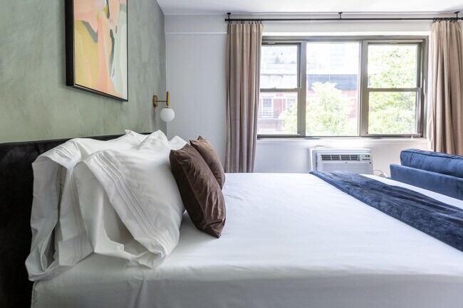 Building Photo - 979 3rd Ave