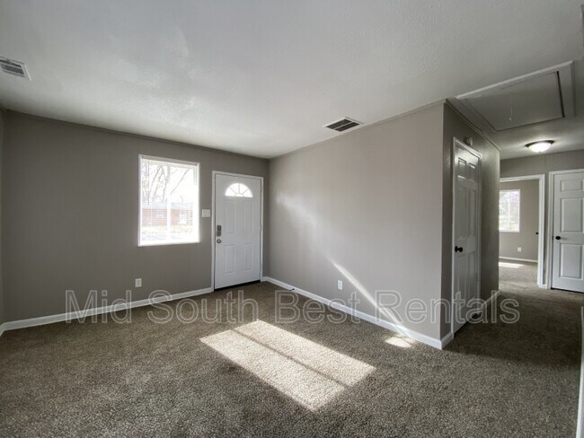 Building Photo - 2740 Lola Ave