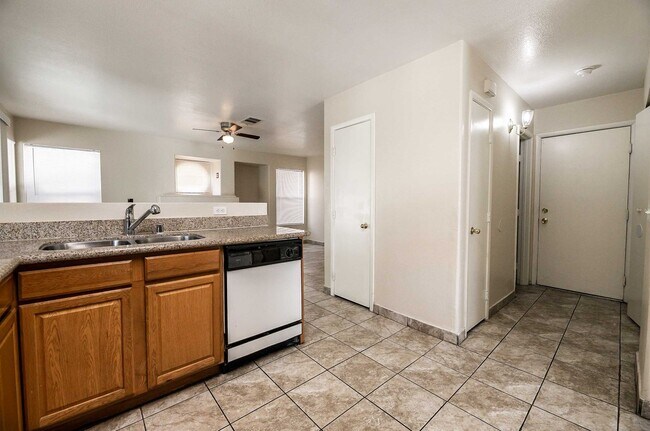 Building Photo - Cute 3 bedroom house in Green Valley!