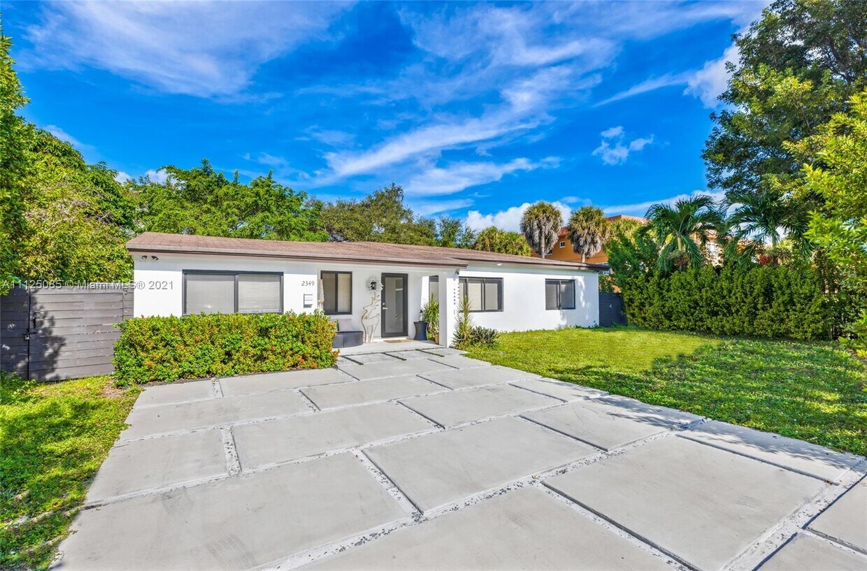 Foto principal - 2349 NE 173rd St