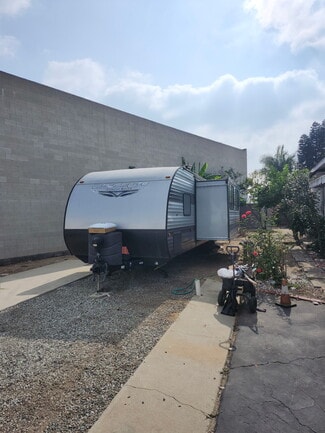 Building Photo - 218 W Carson St