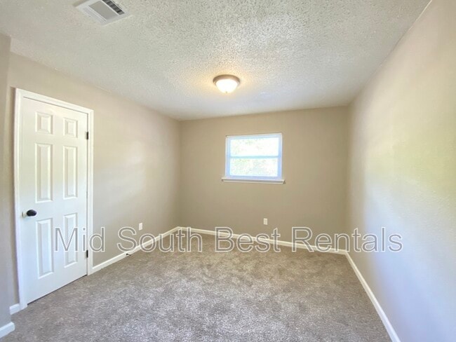 Building Photo - 7307 Redwood Dr