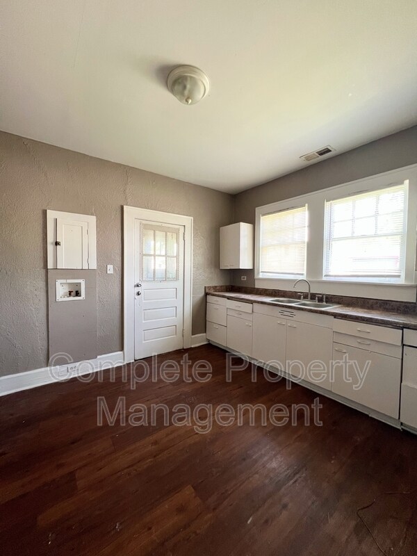 Building Photo - 2800 Avenue G