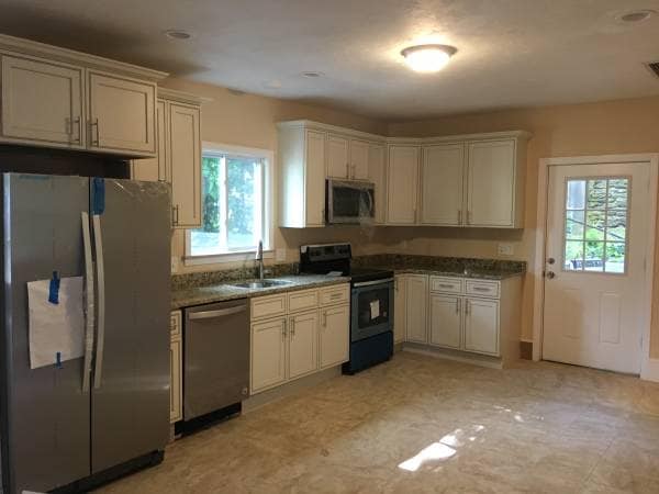 Kitchen 1 - 11 Richmond Ave