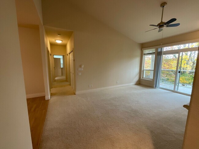 Foto del edificio - 2 bed, 2 bath Condo in Cordata - December Rent Free!
