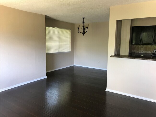 Building Photo - 12029 Greenwood Forest Dr